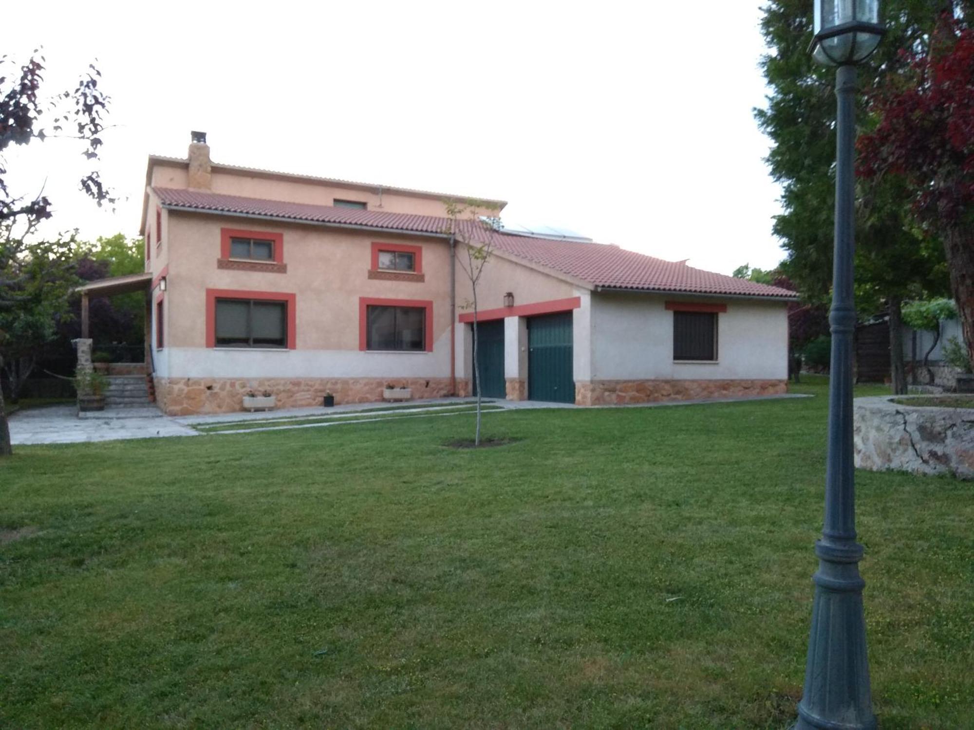 Casa Rural Las Tuyas En Segovia Palazuelos de Eresma Exteriör bild