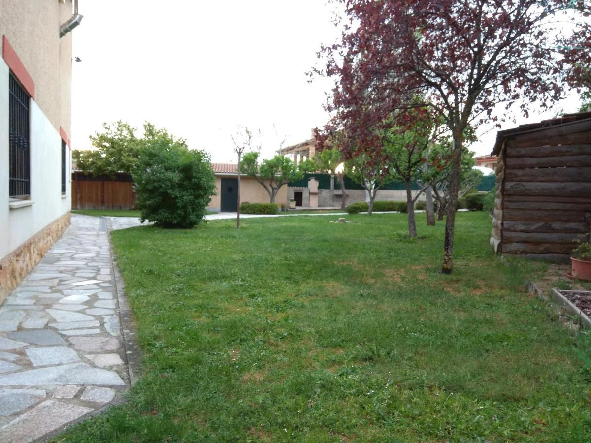 Casa Rural Las Tuyas En Segovia Palazuelos de Eresma Exteriör bild